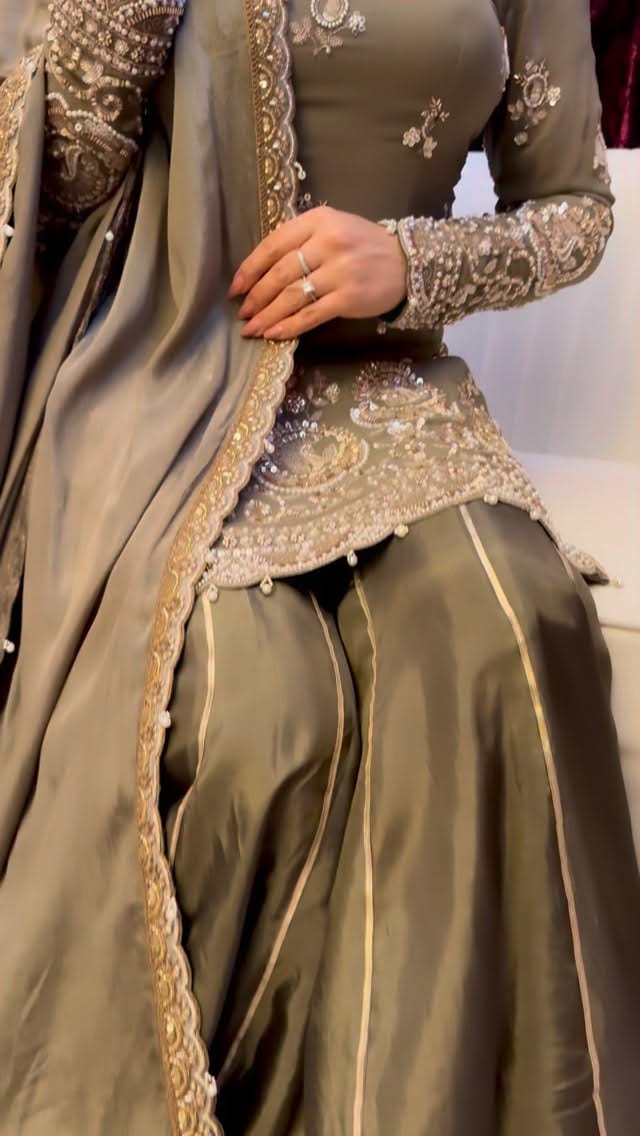 Post 6 by Esha Dhatt | Fashion Designer on Instagram (video)