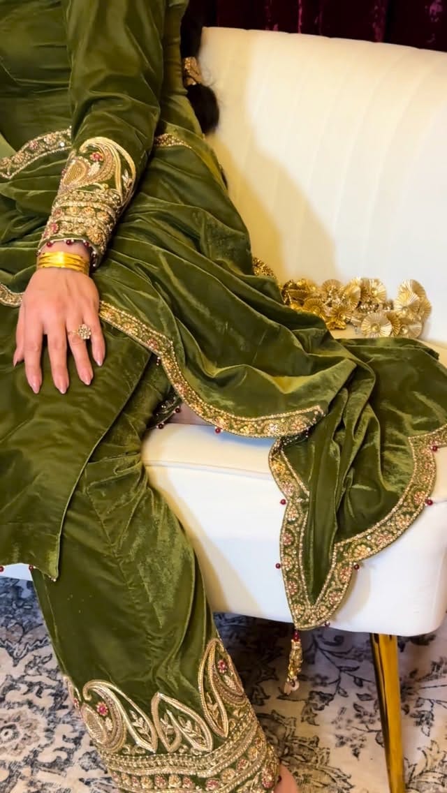 Post 3 by Esha Dhatt | Fashion Designer on Instagram (video)