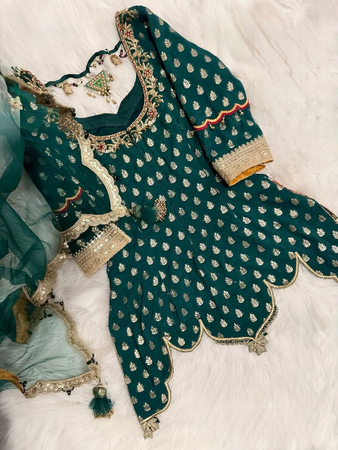 Post 10 by Esha Dhatt | Fashion Designer on Instagram (image)