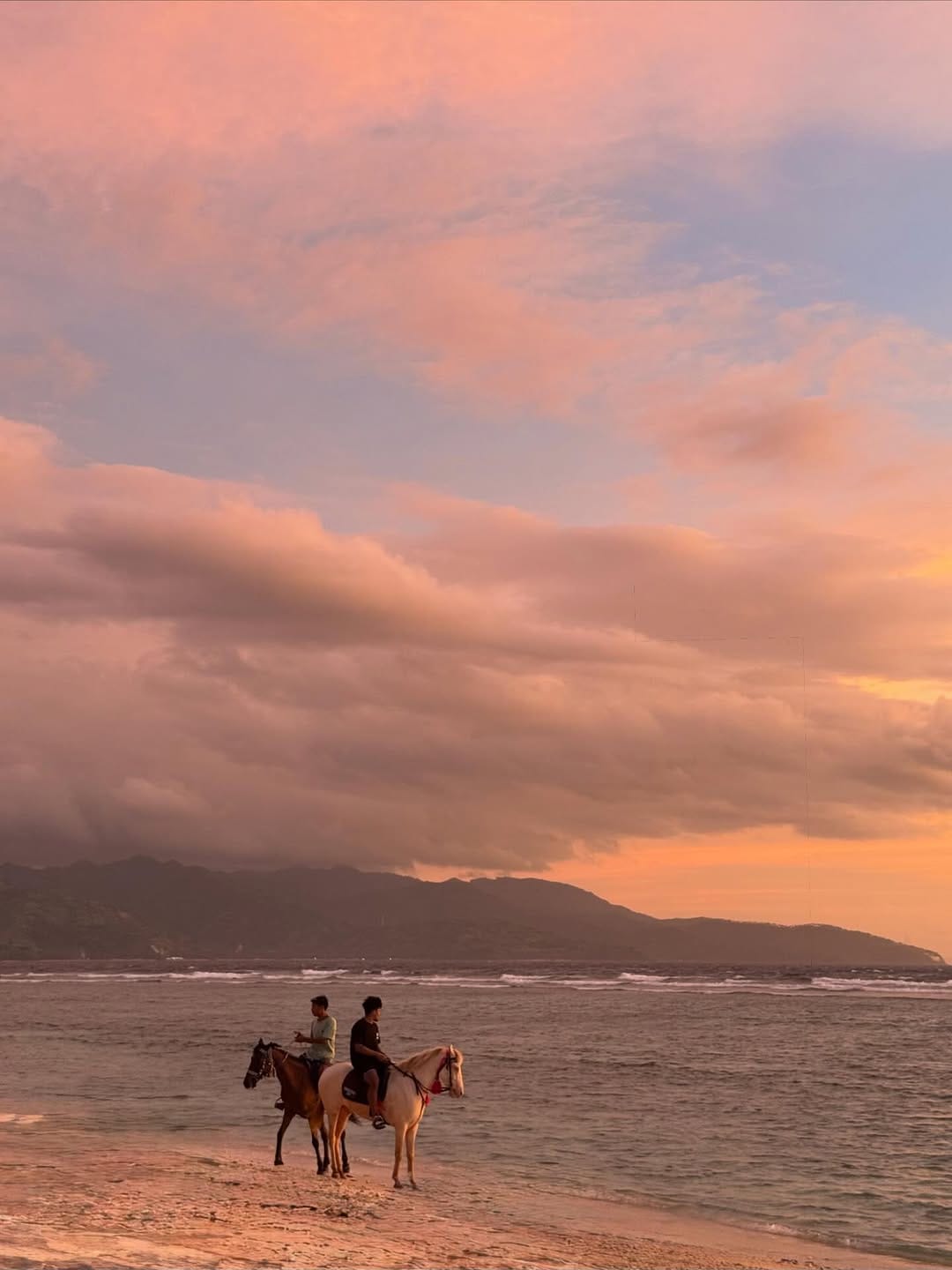 Post 2 by CARMELLA VAN HOEGAERDEN on Instagram (carousel)