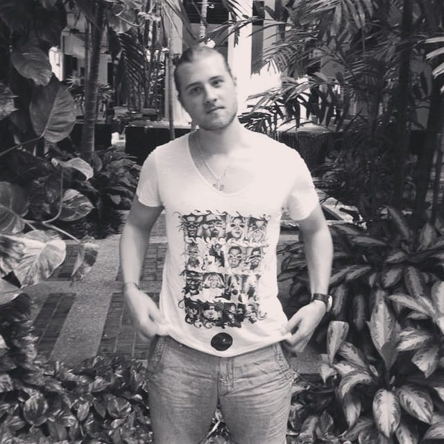 Post 2 by Anis. on Instagram (image)