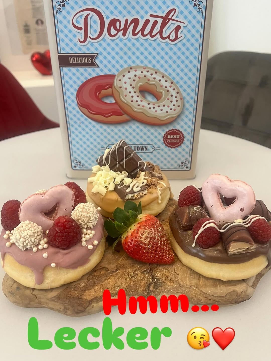 Post 1 by TUTTI D🍩NUT on Instagram (image)