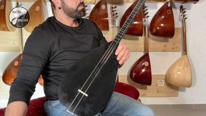 Post 4 by Akyüz Saz Evi Official 🇩🇪🎸🌏 on Instagram (video)