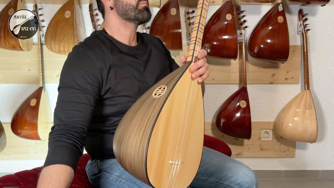 Post 10 by Akyüz Saz Evi Official 🇩🇪🎸🌏 on Instagram (video)