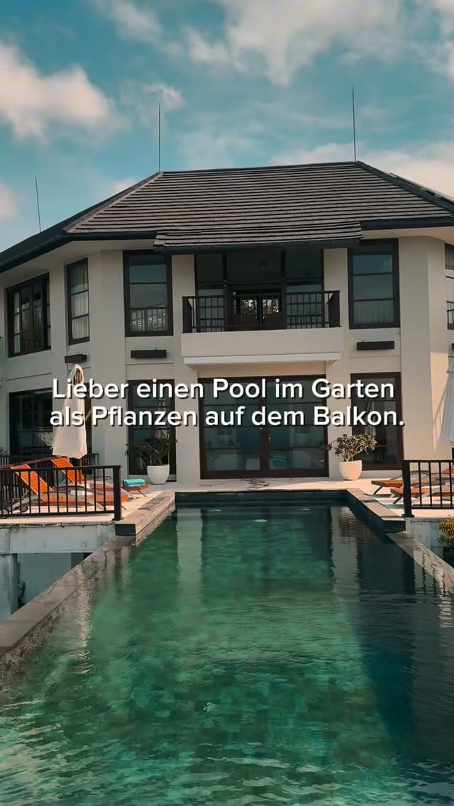 Post 6 by Ewa Forewa on Instagram (video)