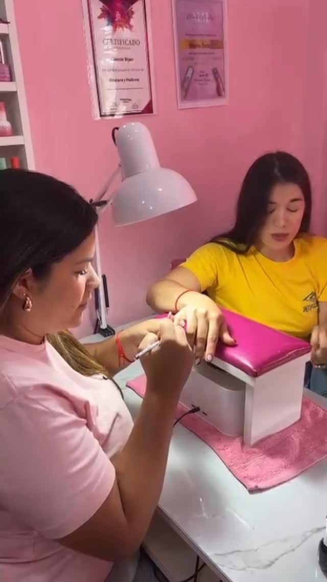 Post 1 by ESCULPIDAS•KAPING•MANICURA•PEDICURA on Instagram (video)