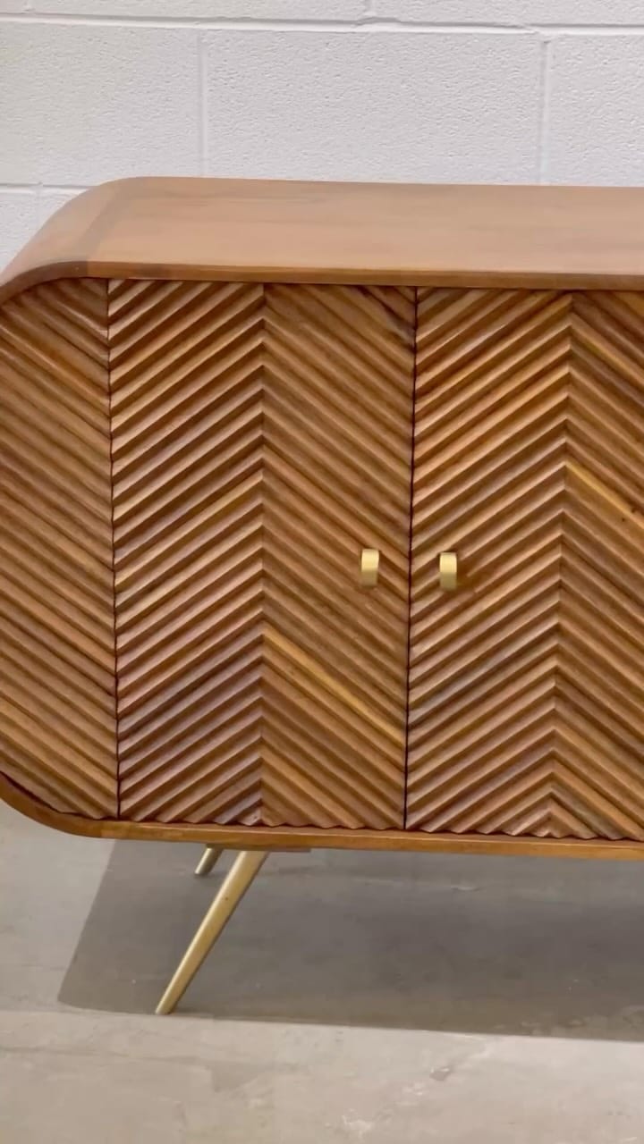 Post 5 by Urban Woodcraft on Instagram (video)