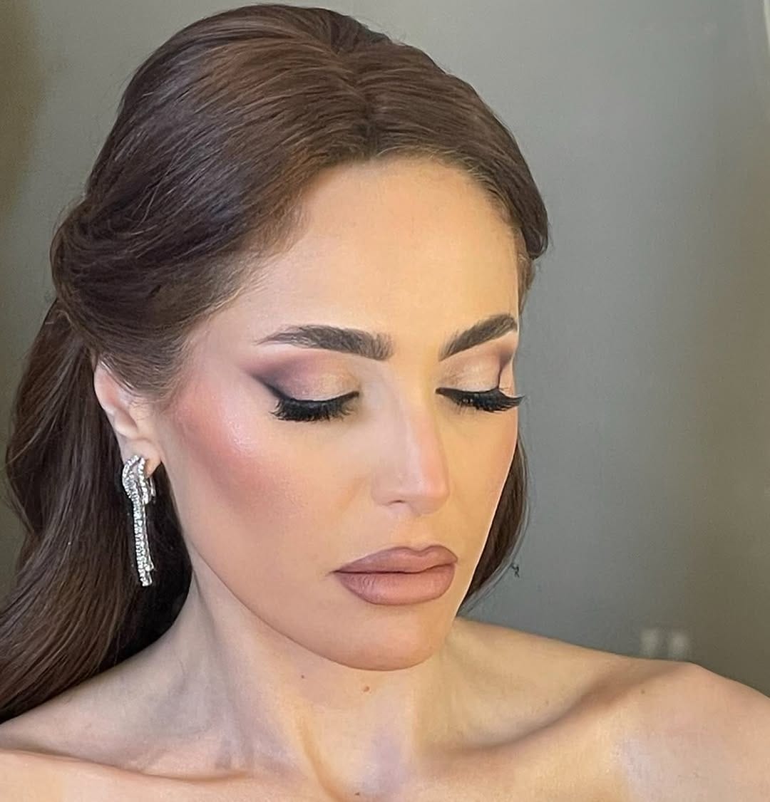 Post 10 by Hananmakeup on Instagram (carousel)