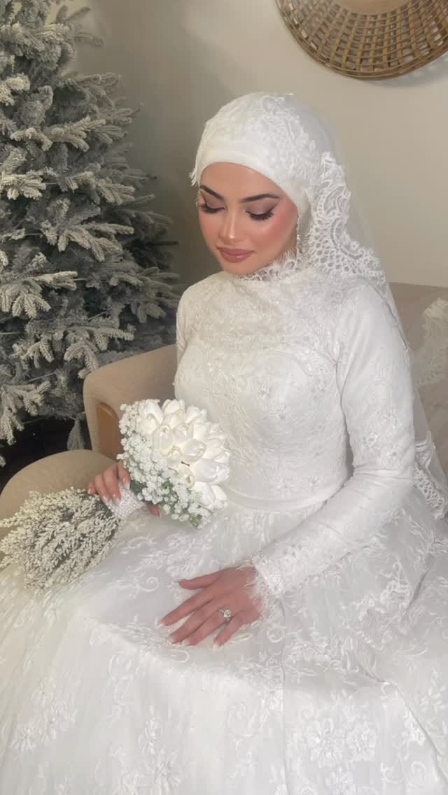 Post 4 by Hananmakeup on Instagram (video)