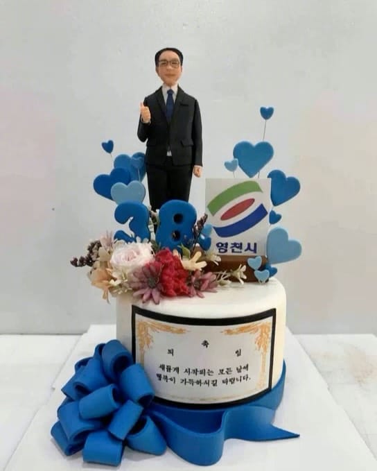 Post 4 by 지미스케이크/슈가케익/커스텀케익/골프케이크/돌케익/퇴임케익/수제쿠키/수제스콘 on Instagram (carousel)