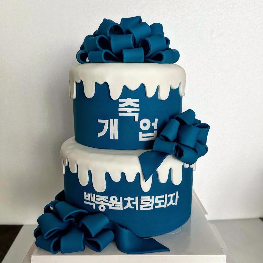 Post 1 by 지미스케이크/슈가케익/커스텀케익/골프케이크/돌케익/퇴임케익/수제쿠키/수제스콘 on Instagram (carousel)