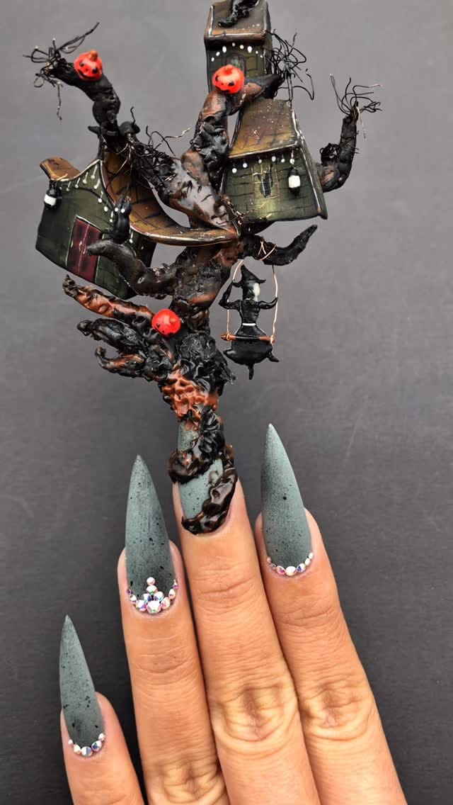 Post 4 by Kingston-CEO Of Stiletto Nails on Instagram (video)