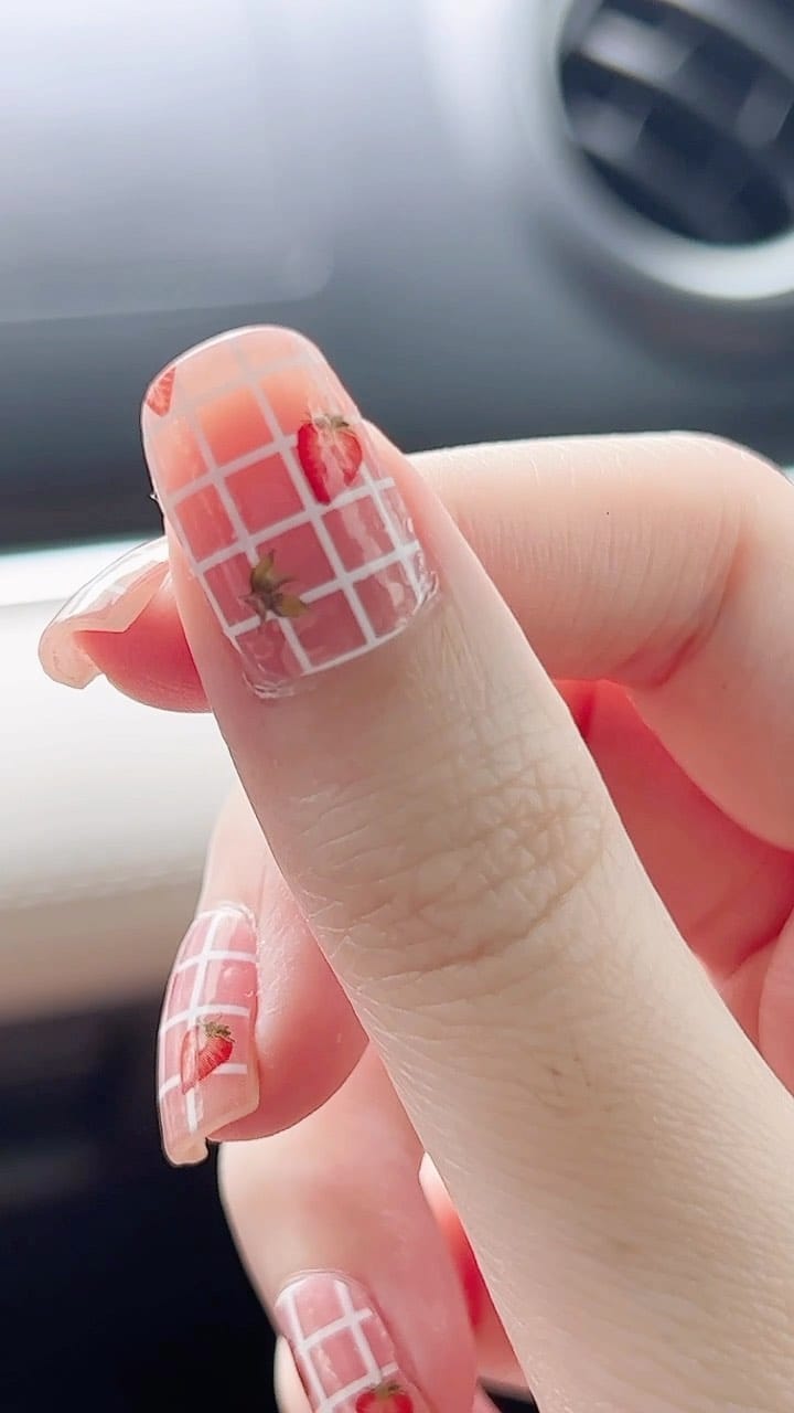 Post 2 by Nail Stash on Instagram (video)