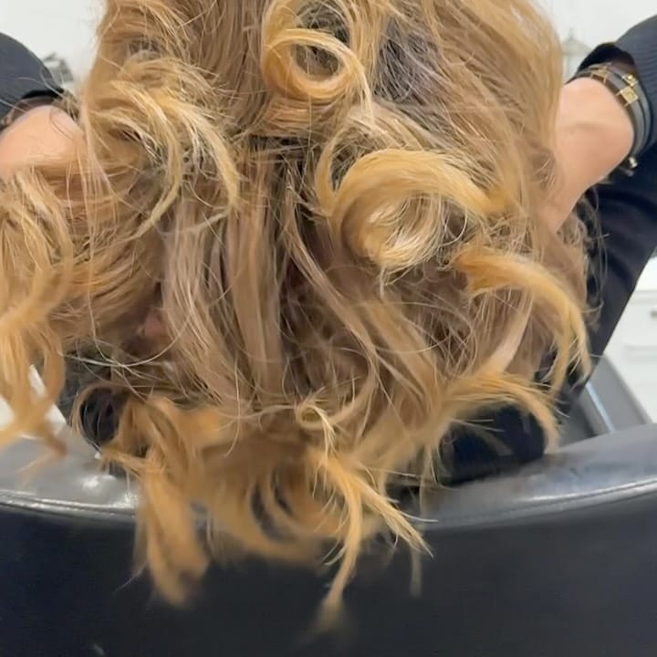 Post 3 by سالن زيبايي لي لي جردن 🇨🇦 on Instagram (carousel)