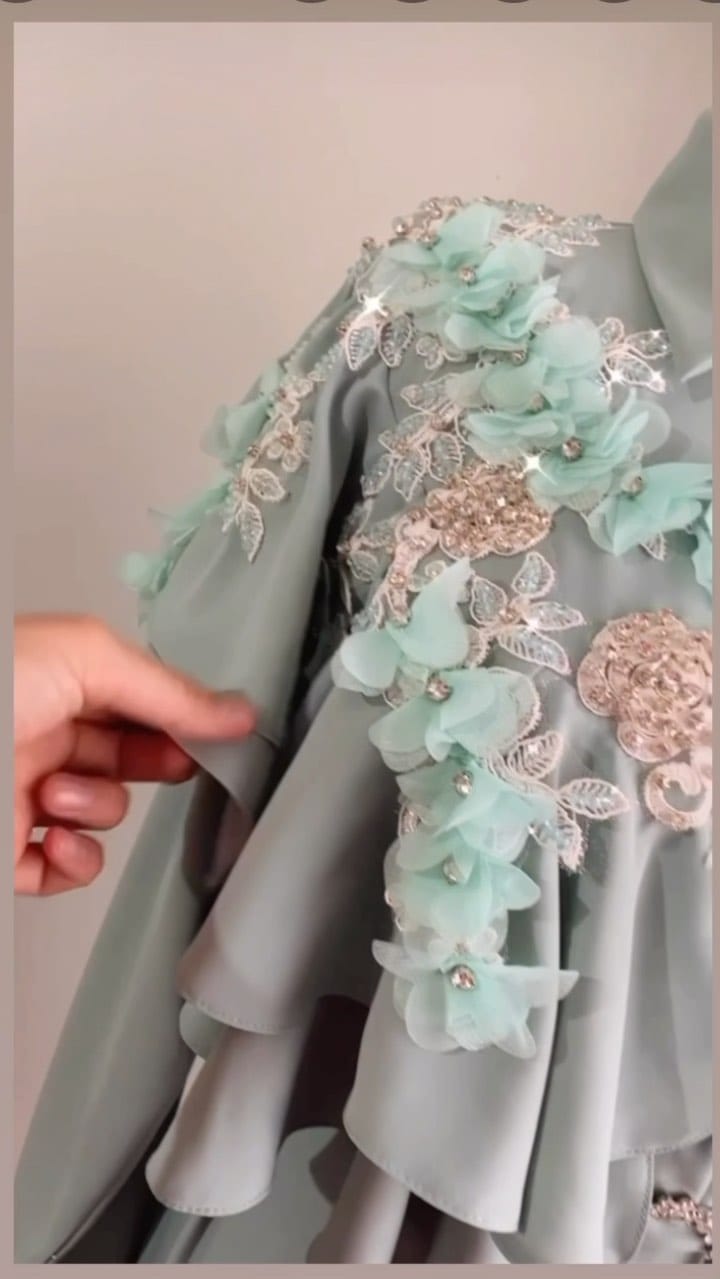 Post 5 by H A Y R U N N İ S A on Instagram (video)