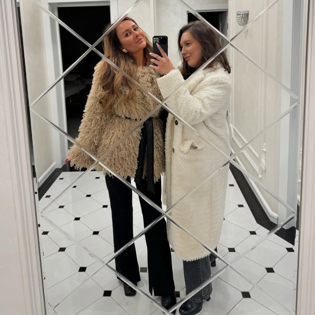 Post 8 by Dina on Instagram (image)
