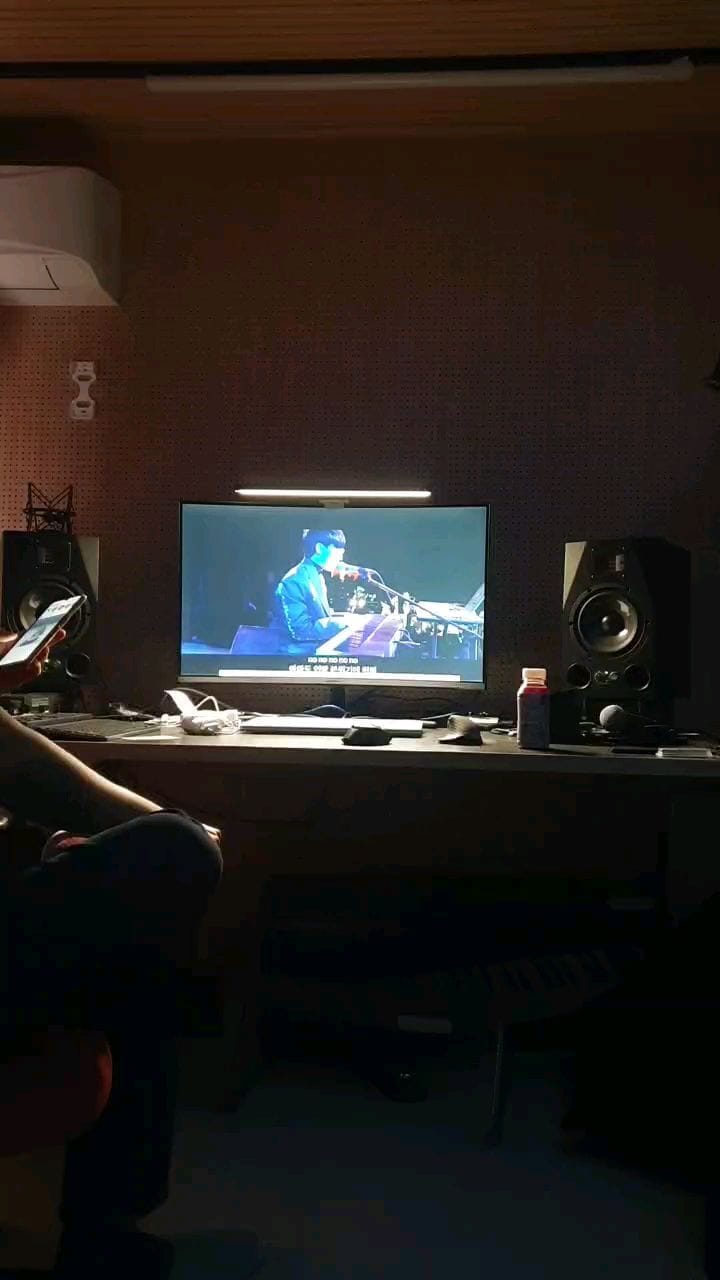 Post 1 by JIAN Kim 김지안 | Kpop Singer on Instagram (video)