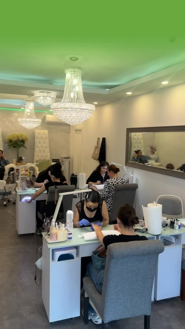 Post 4 by 𝐁𝐞𝐚𝐮𝐭𝐲𝐬𝐎𝐧𝐞 𝐒𝐩𝐚 💅🏻 𝐌𝐨𝐧𝐭𝐫𝐞𝐚𝐥 on Instagram (video)