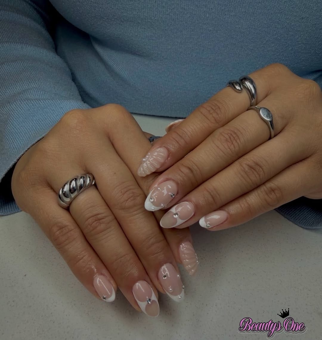 Post 7 by 𝐁𝐞𝐚𝐮𝐭𝐲𝐬𝐎𝐧𝐞 𝐒𝐩𝐚 💅🏻 𝐌𝐨𝐧𝐭𝐫𝐞𝐚𝐥 on Instagram (image)