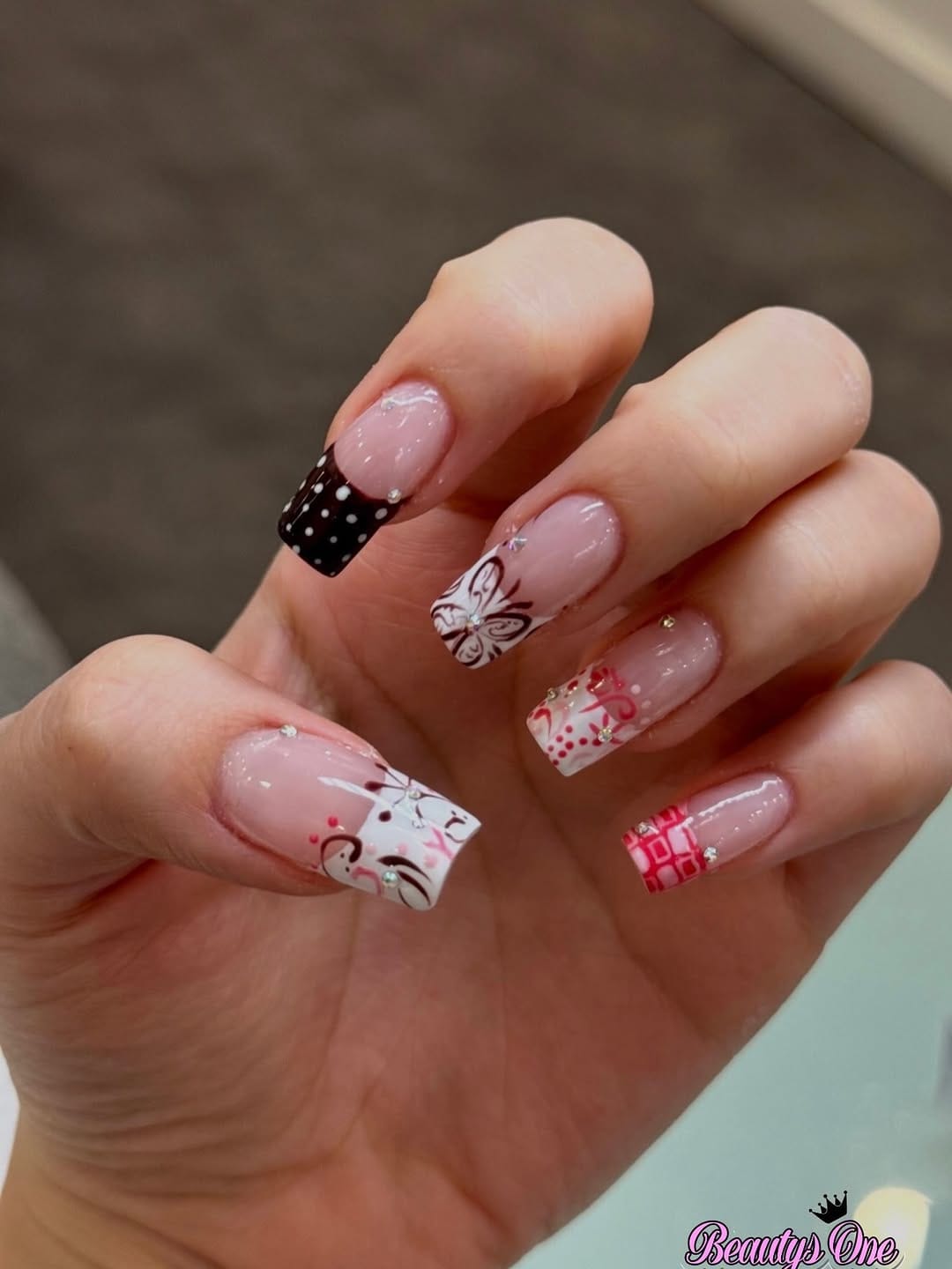 Post 2 by 𝐁𝐞𝐚𝐮𝐭𝐲𝐬𝐎𝐧𝐞 𝐒𝐩𝐚 💅🏻 𝐌𝐨𝐧𝐭𝐫𝐞𝐚𝐥 on Instagram (carousel)