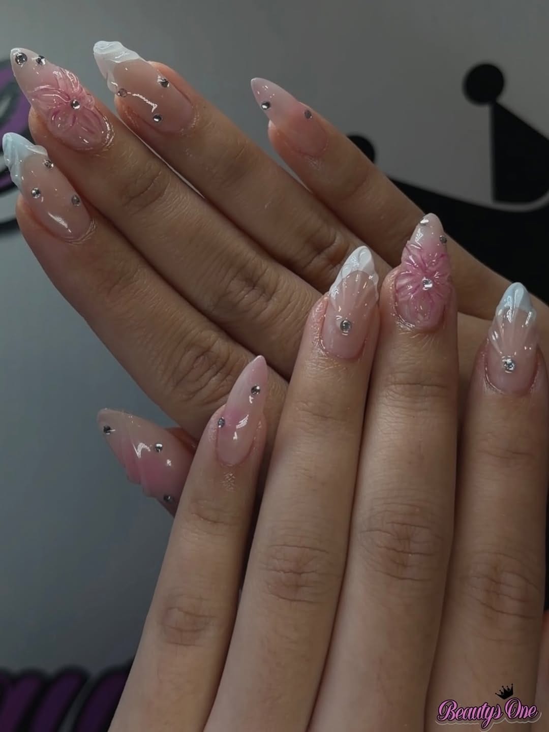 Post 3 by 𝐁𝐞𝐚𝐮𝐭𝐲𝐬𝐎𝐧𝐞 𝐒𝐩𝐚 💅🏻 𝐌𝐨𝐧𝐭𝐫𝐞𝐚𝐥 on Instagram (image)