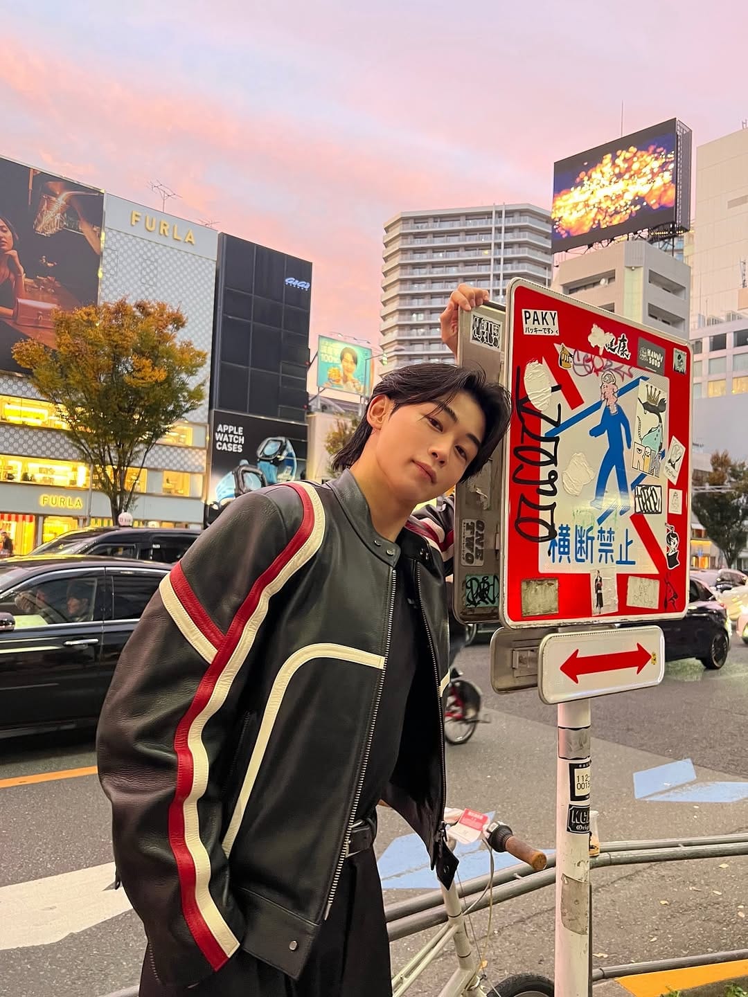 Post 8 by Tomoki on Instagram (carousel)