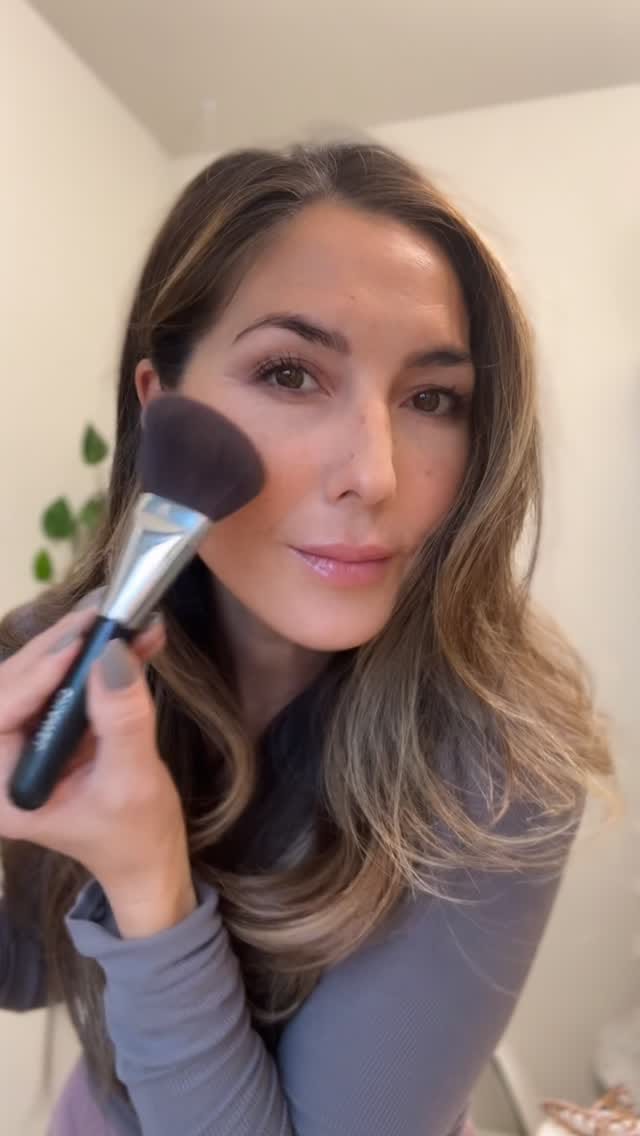 Post 7 by Mika Does Makeup - Vancouver Mobile Beauty on Instagram (video)
