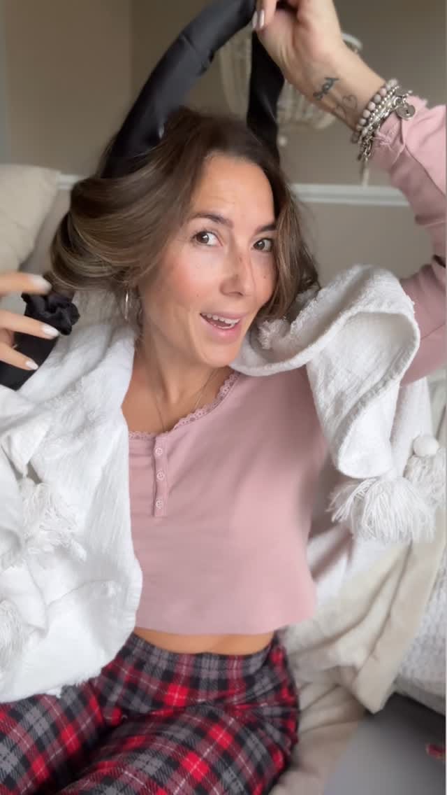 Post 5 by Mika Does Makeup - Vancouver Mobile Beauty on Instagram (video)