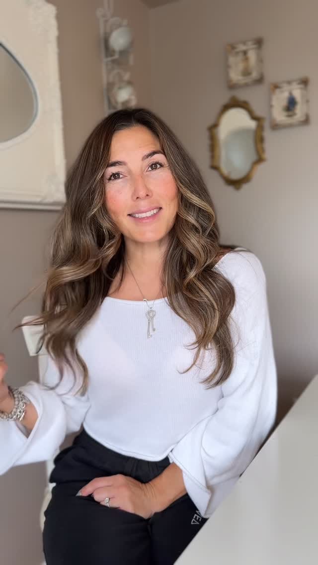 Post 8 by Mika Does Makeup - Vancouver Mobile Beauty on Instagram (video)