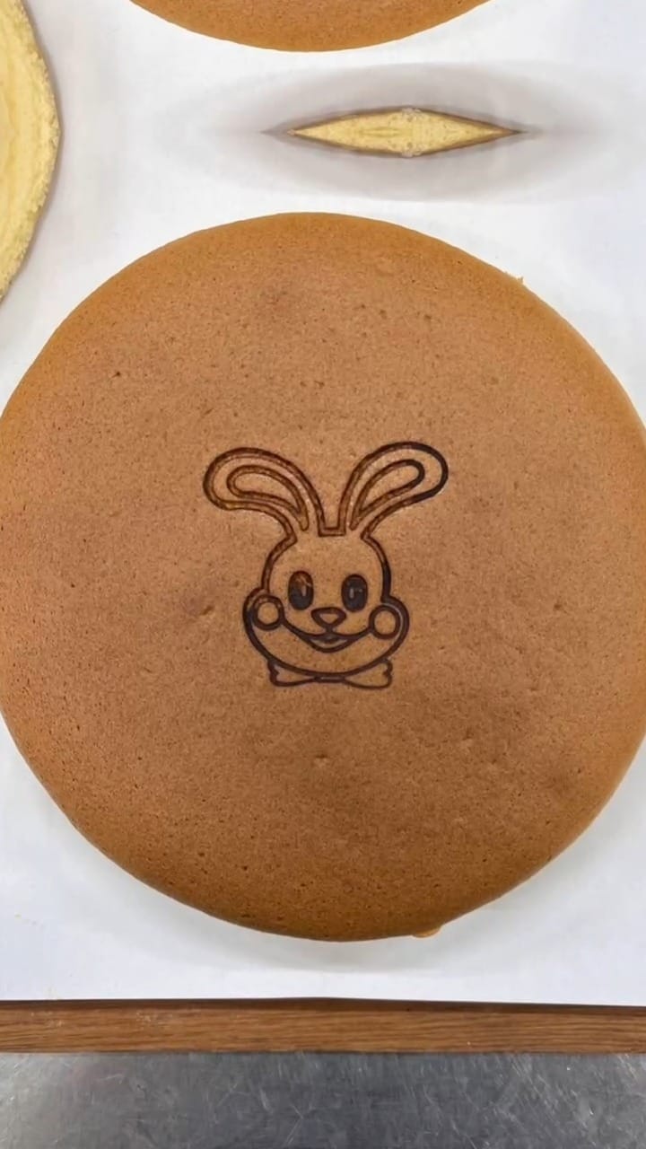 Post 9 by 焼きたてチーズケーキのお店ベテイ on Instagram (video)