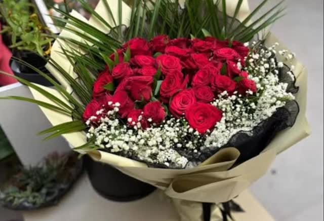 Post 3 by #çiçek mazeleri  toptan  #🌼🌹🌻💐 on Instagram (video)