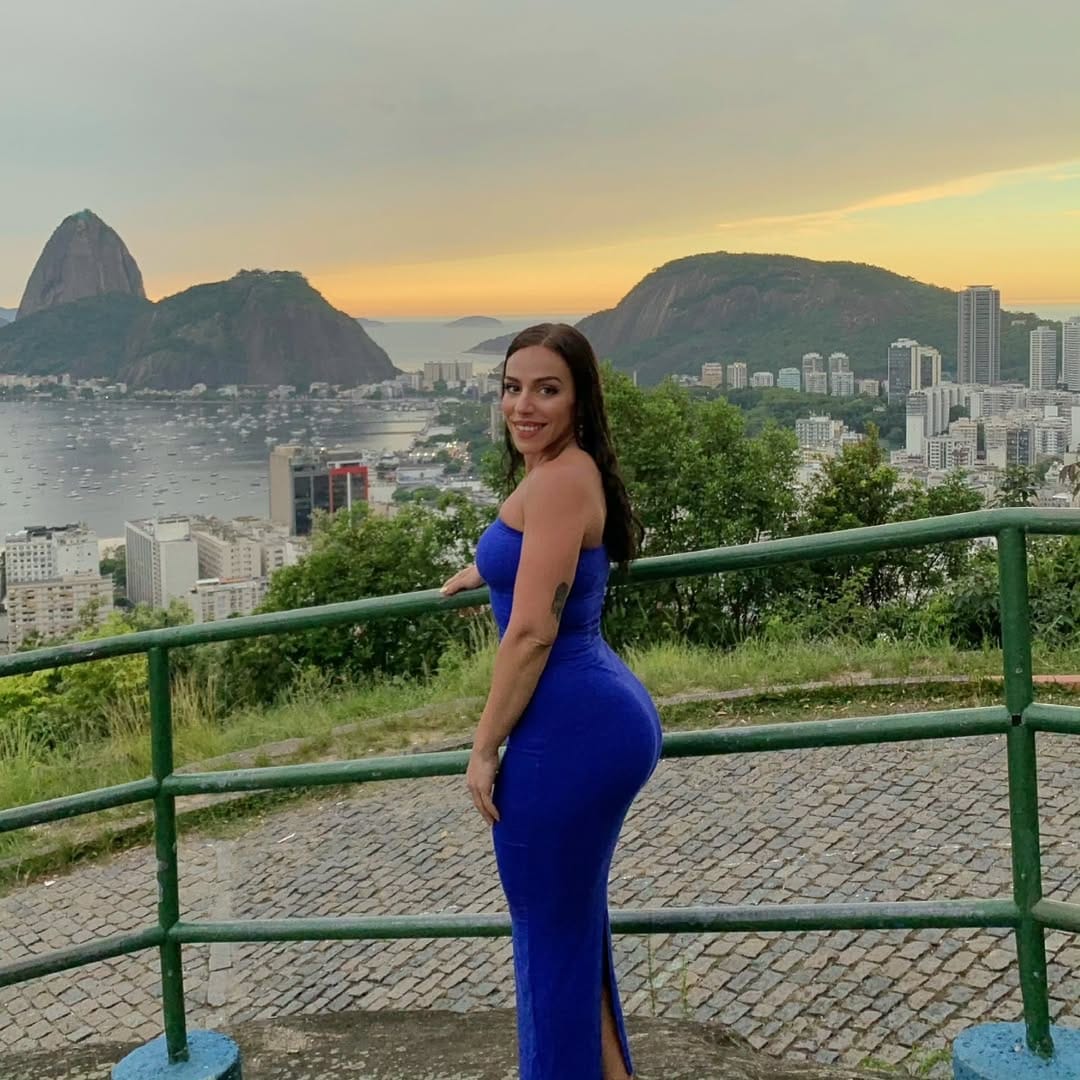 Post 4 by Laura 🦋 on Instagram (carousel)