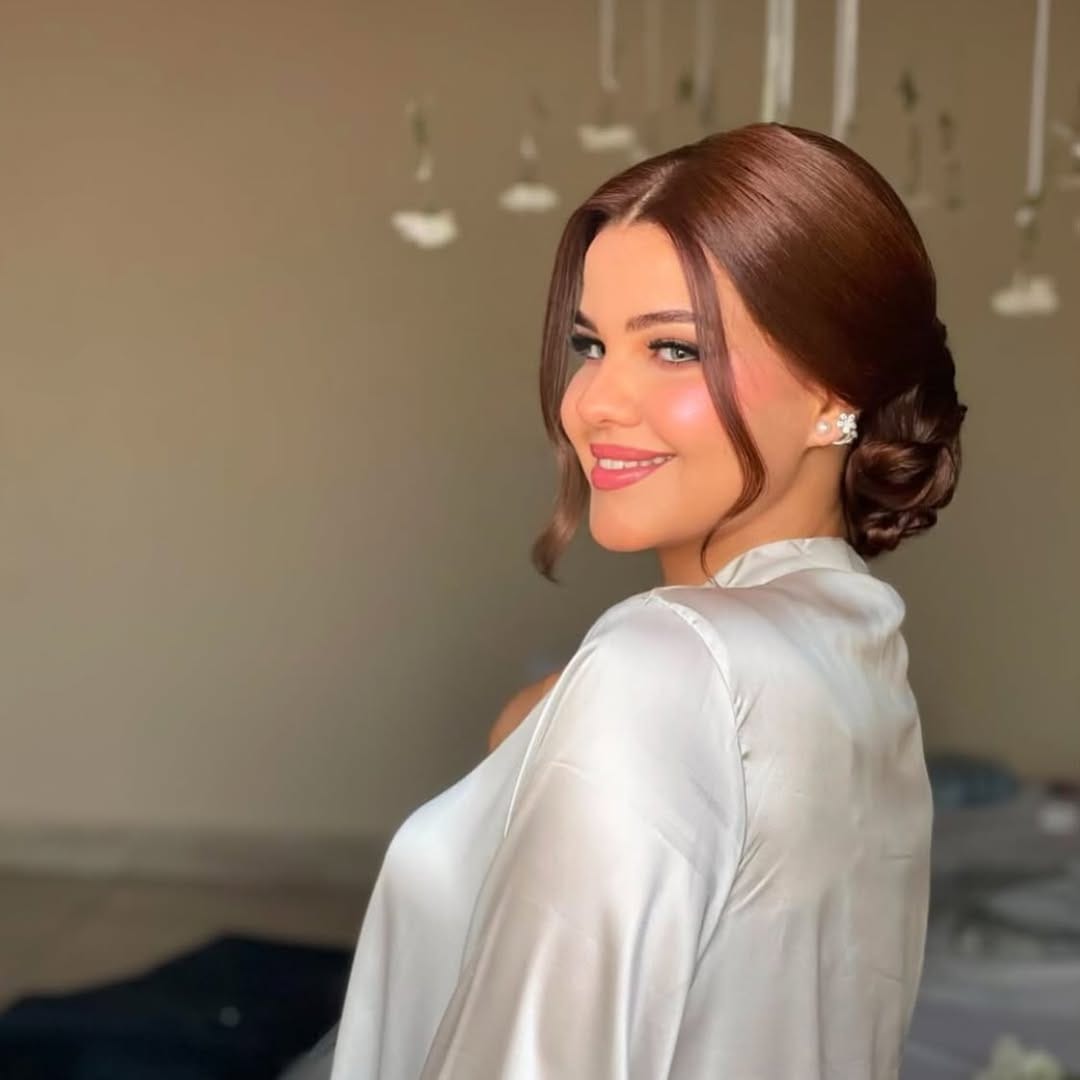 Post 8 by Makeup  Stylist Dubai MUA Визажист Дубаи on Instagram (carousel)