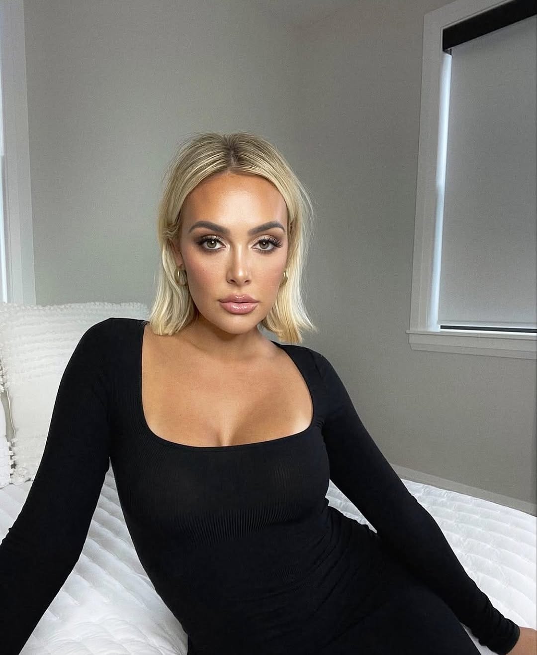 Post 6 by Makeup  Stylist Dubai MUA Визажист Дубаи on Instagram (carousel)