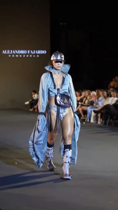 Post 4 by Cumbre de la Moda on Instagram (video)