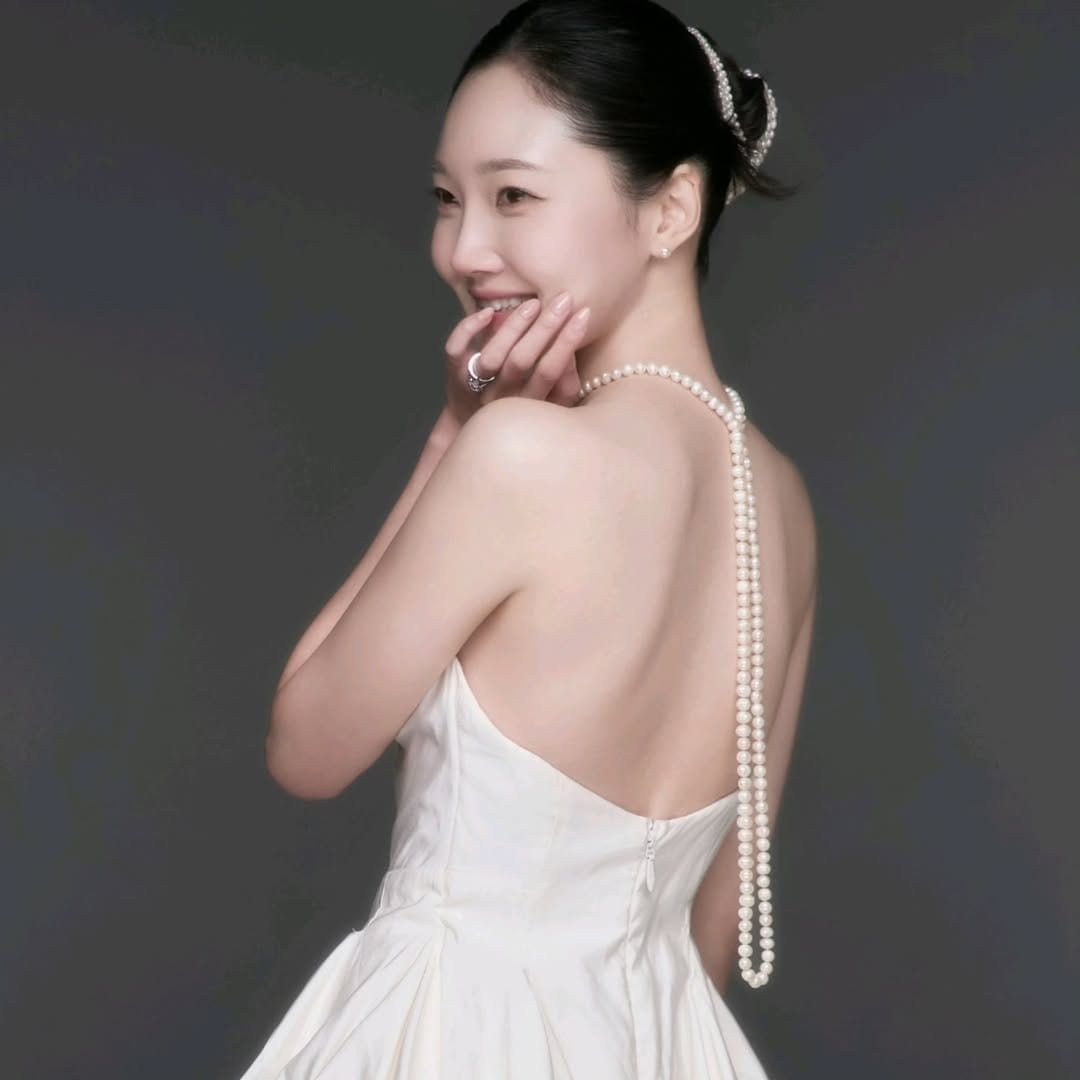 Post 3 by 김청경헤어페이스 공식 인스타그램입니다 on Instagram (carousel)