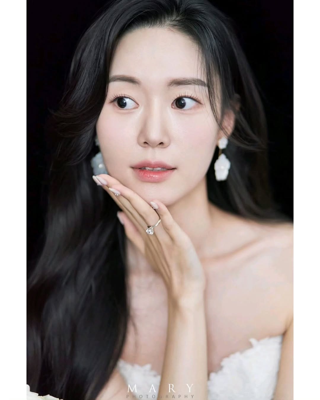 Post 10 by 김청경헤어페이스 공식 인스타그램입니다 on Instagram (carousel)