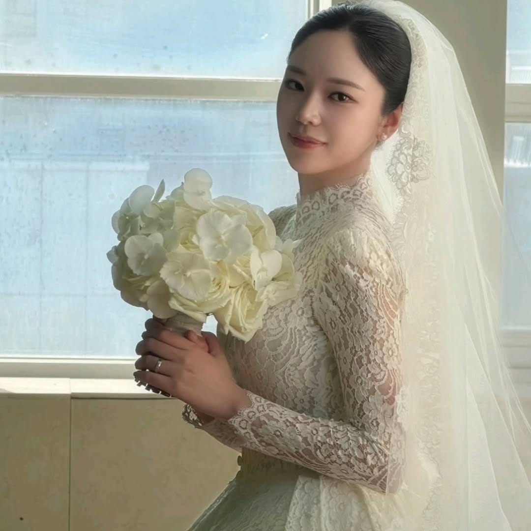Post 9 by 김청경헤어페이스 공식 인스타그램입니다 on Instagram (carousel)