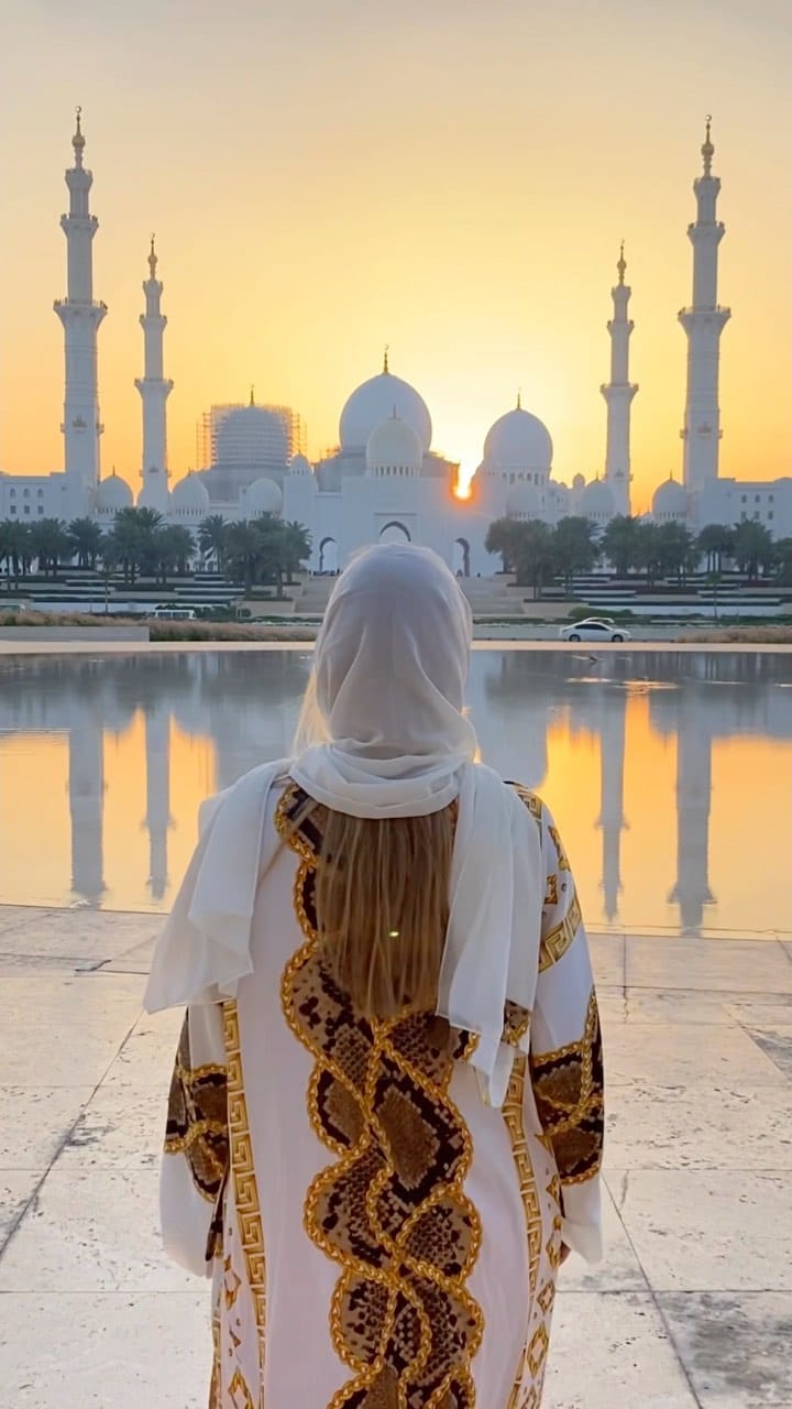 Post 10 by Cris Guia Dubai on Instagram (video)