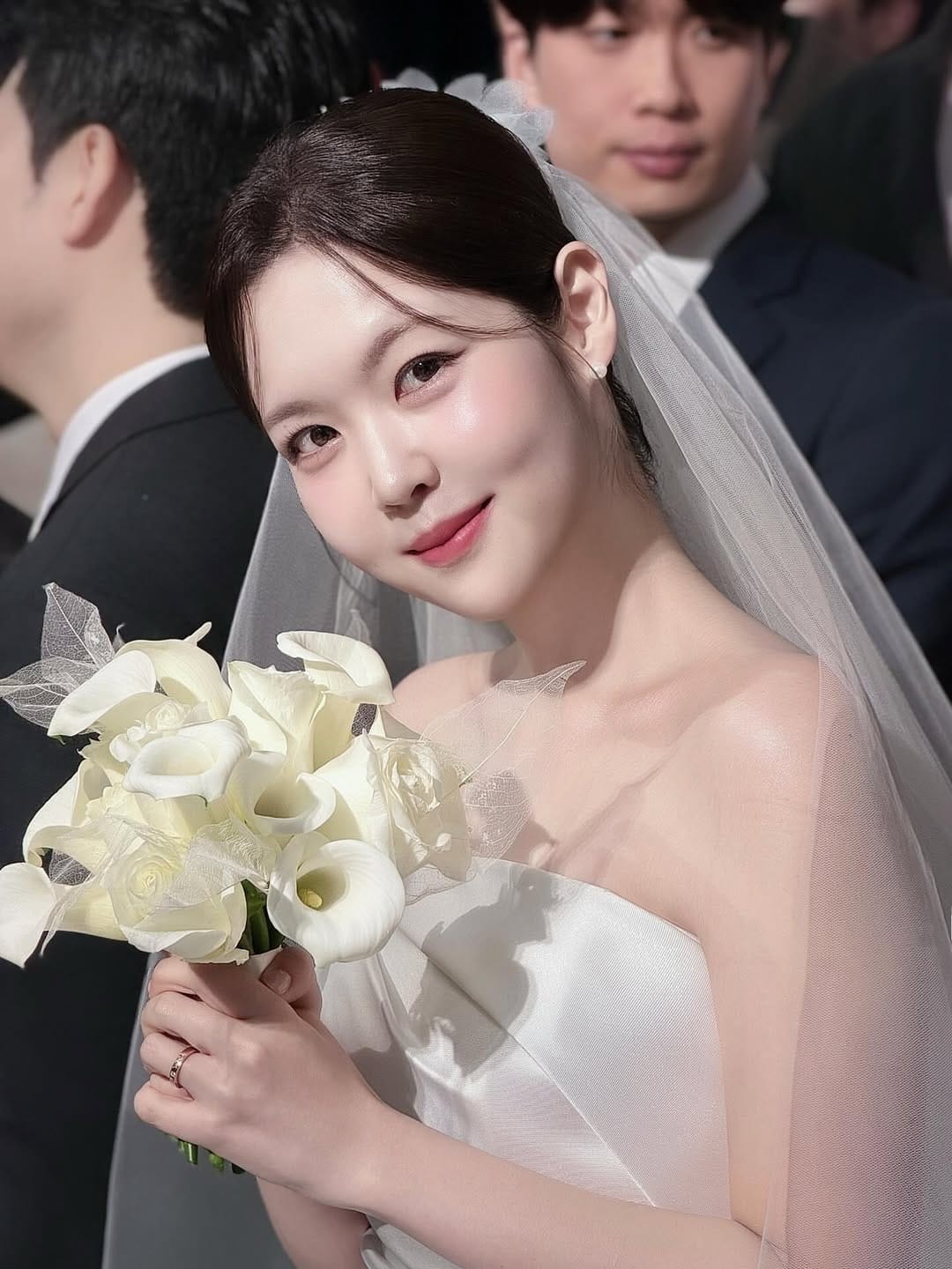 Post 5 by 이경민포레 청담본점웨딩 on Instagram (carousel)