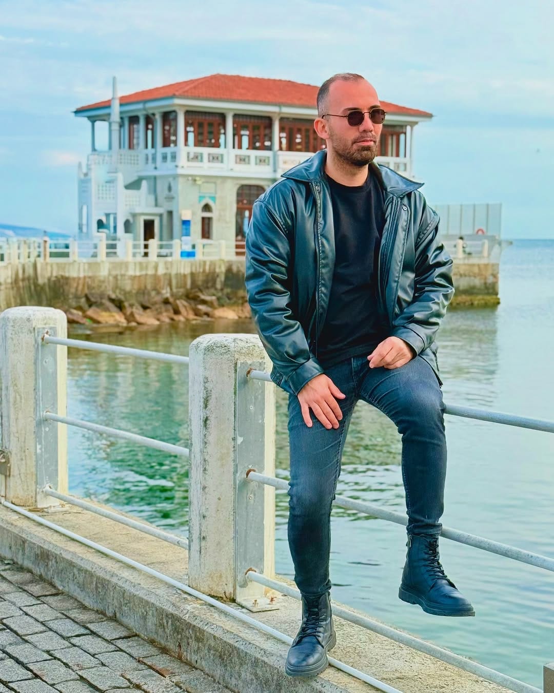 Post 6 by Mustafa on Instagram (image)