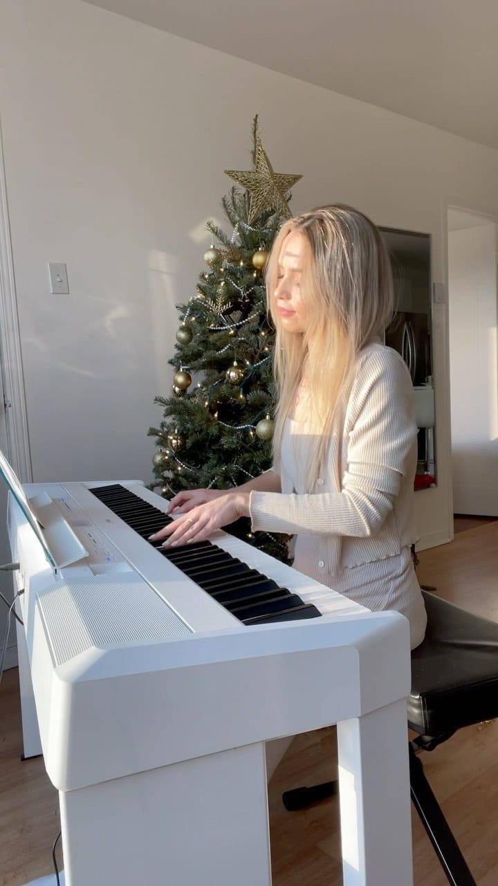 Post 10 by Makeuper on Instagram (video)