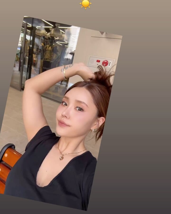 Post 5 by 임지연 / ᴊɪ ʏᴇᴏɴ ʟɪᴍ / 🇰🇷 on Instagram (carousel)