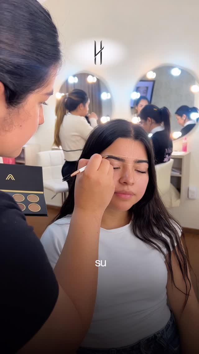Post 9 by Valeria Hidalgo Maquilladora en Pasto on Instagram (video)