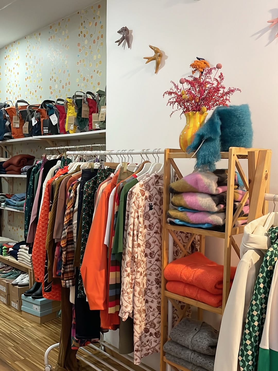 Post 4 by La Böcöque | Tienda independiente | Ropa y accesorios on Instagram (image)