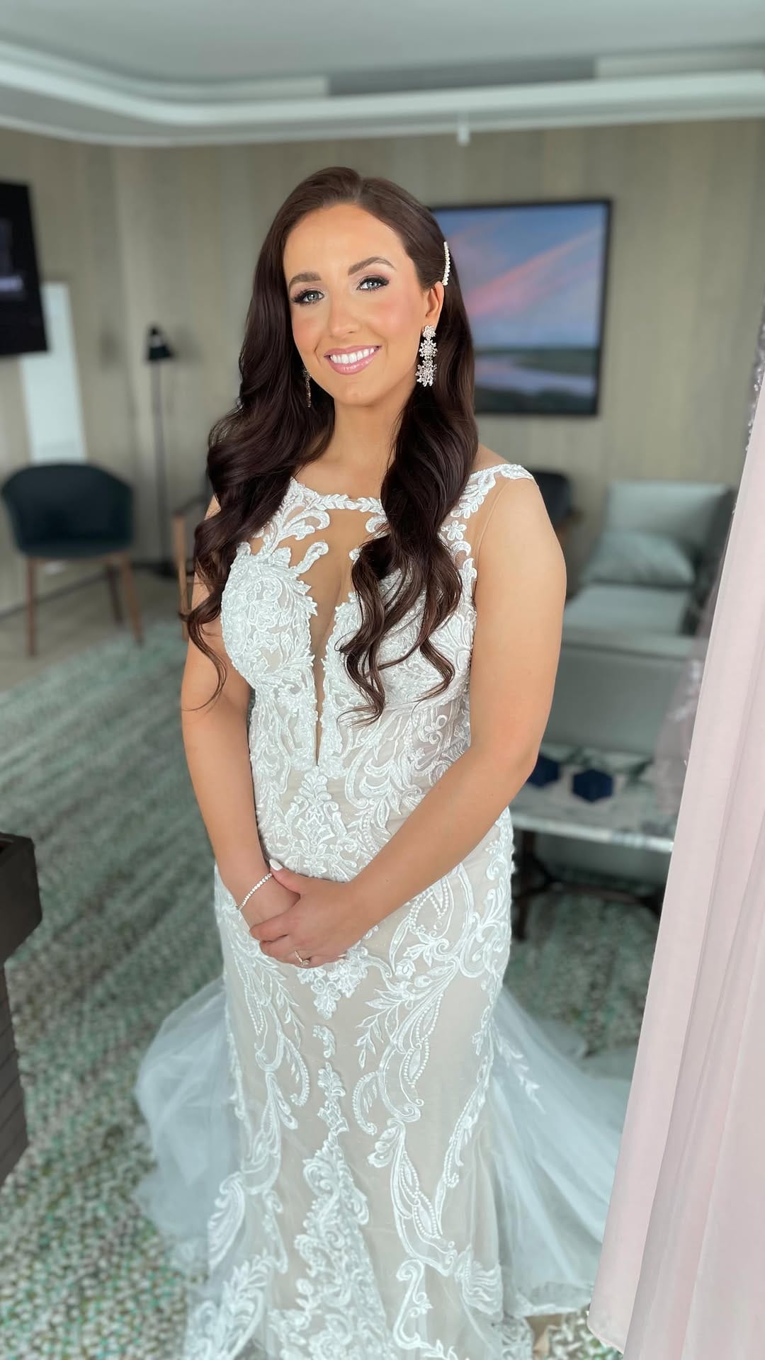 Post 7 by ROBYNN LLOY | WEDDING HAIRSTYLIST on Instagram (video)