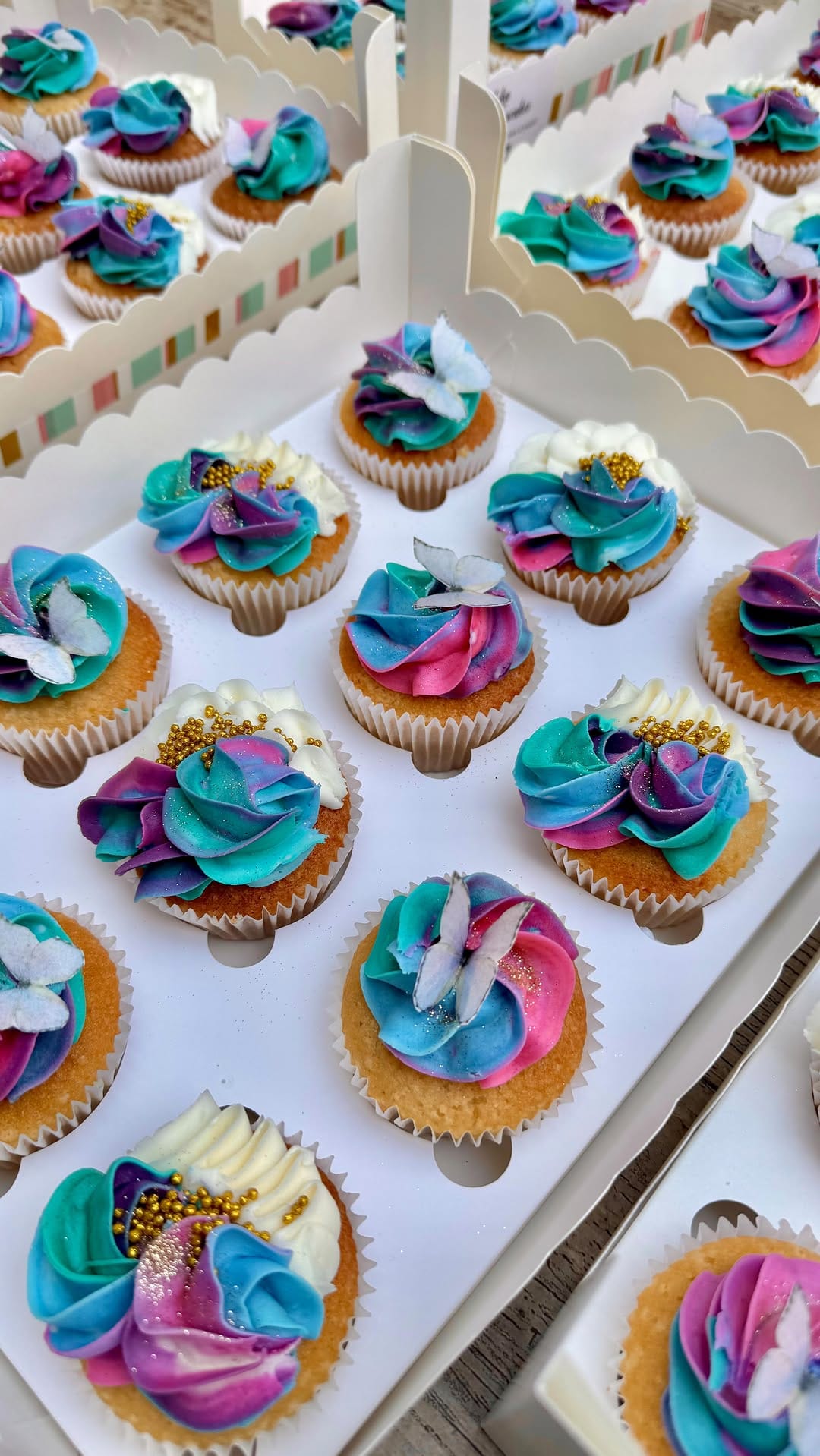 Post 8 by MokaCupcakes.com on Instagram (video)