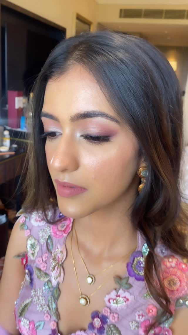 Post 4 by Shruti Sharma on Instagram (video)