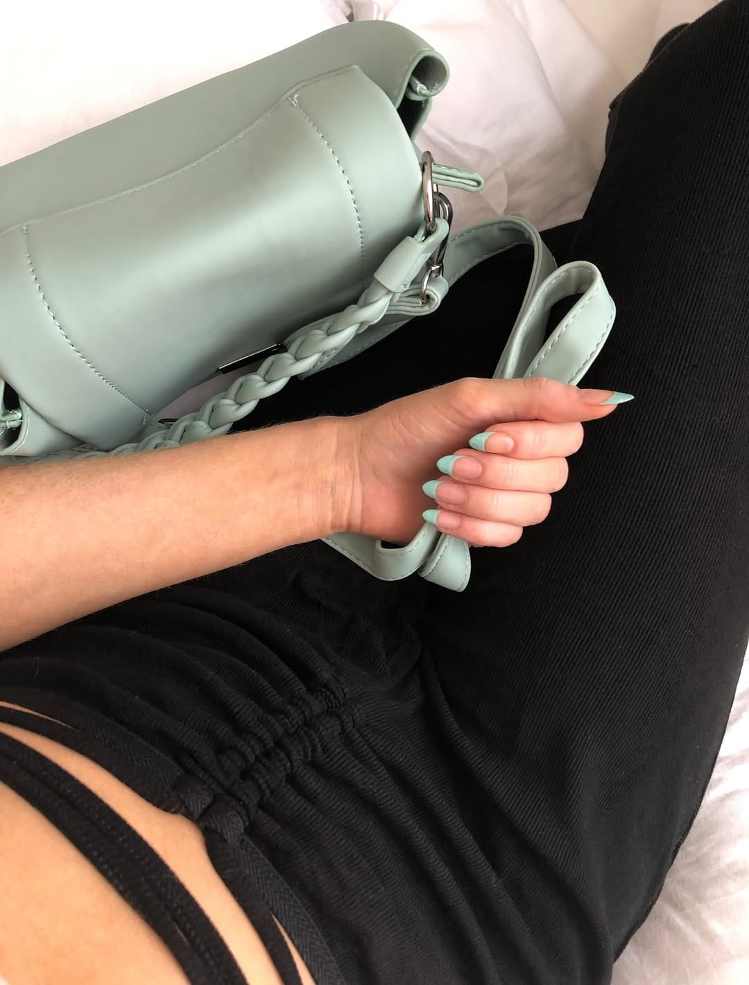 Post 3 by V A N E S S A on Instagram (image)