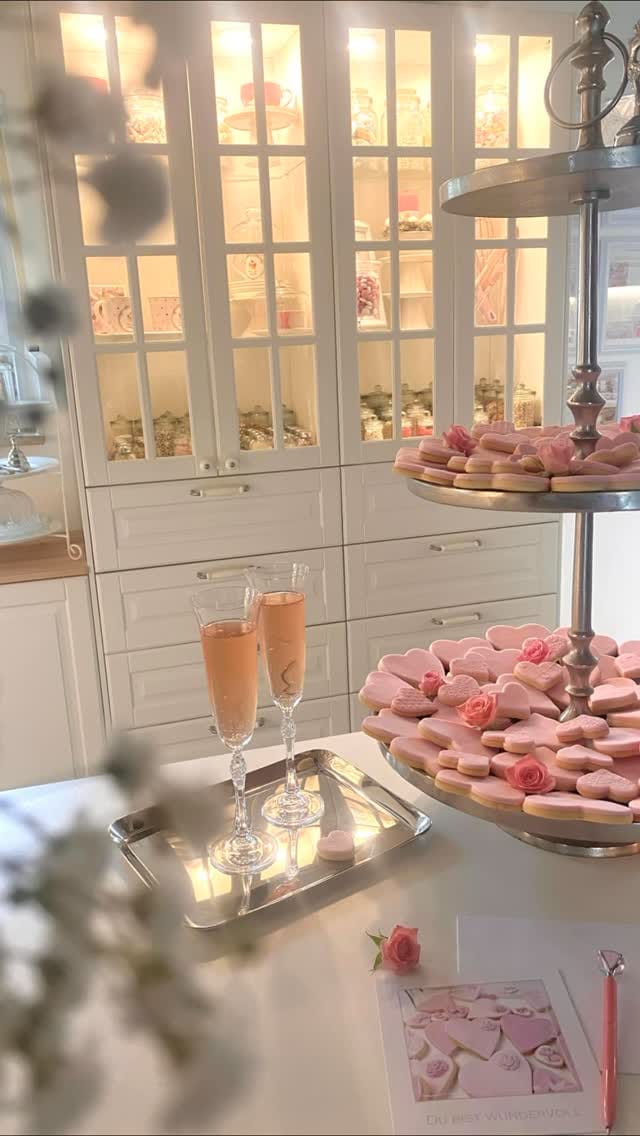 Post 7 by Himmlische Bäckerei on Instagram (video)